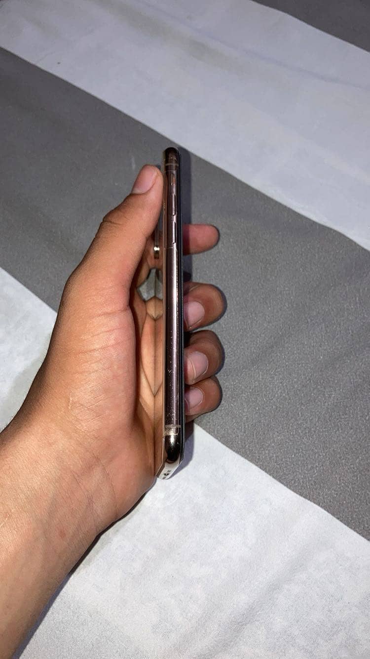 Apple iPhone XS 3
