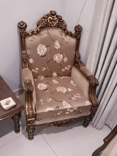 Sofa set with centre and side tables