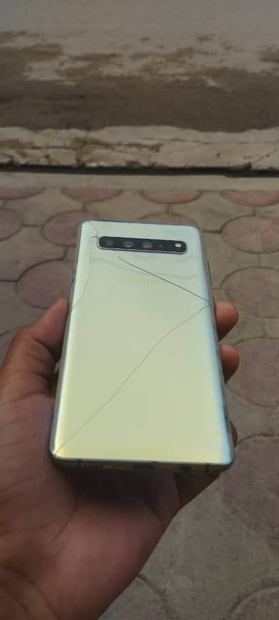 S10 5G Background Bucky all okay  Condition 10/9 Whatsall 03710739558