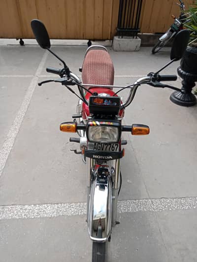 Honda 70 cc used first hand bike  condition 10 by 9