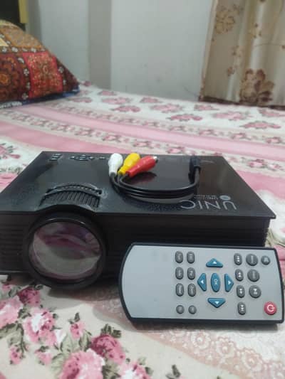 Unic projector