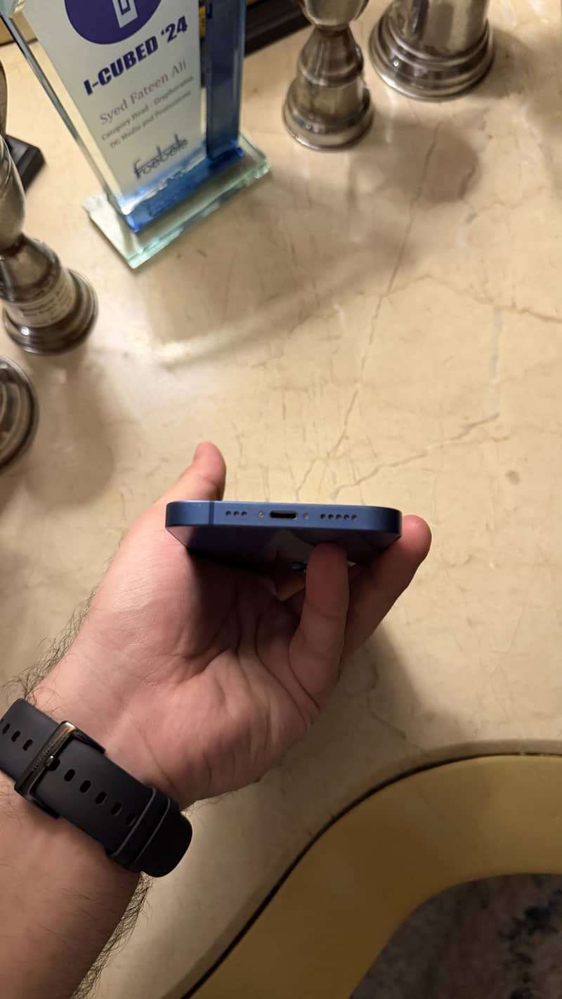 Apple iPhone 13 6