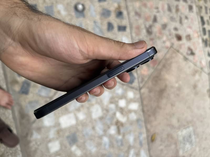 Apple iPhone 15 Pro 6