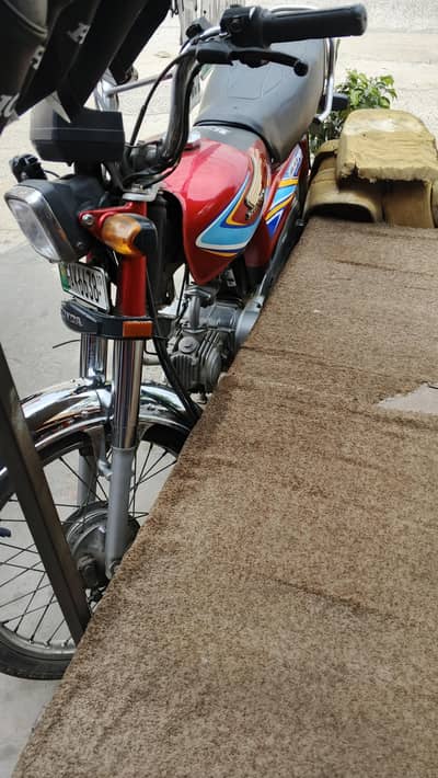 CD 70 2019 madel total genuine safa condition ha sari