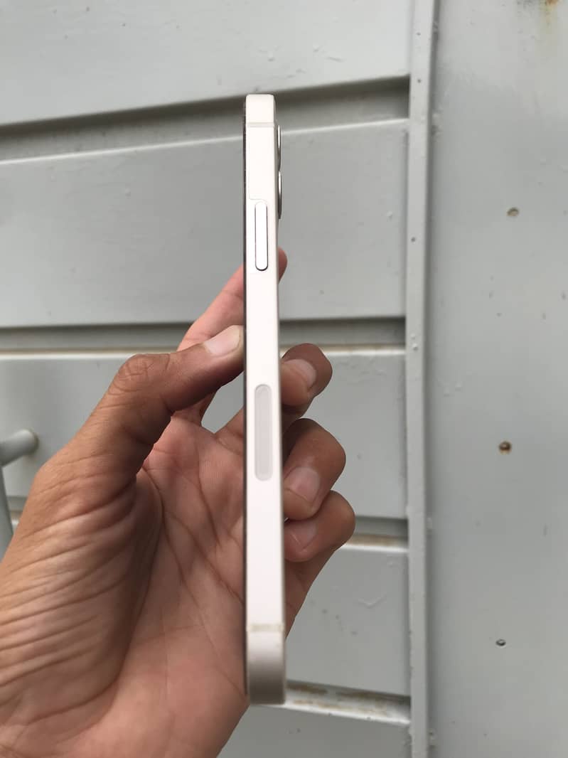 Apple iPhone 12 4