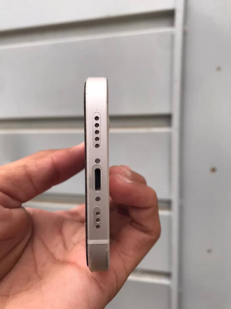 Apple iPhone 12 6