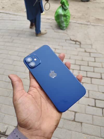 Apple iPhone 12