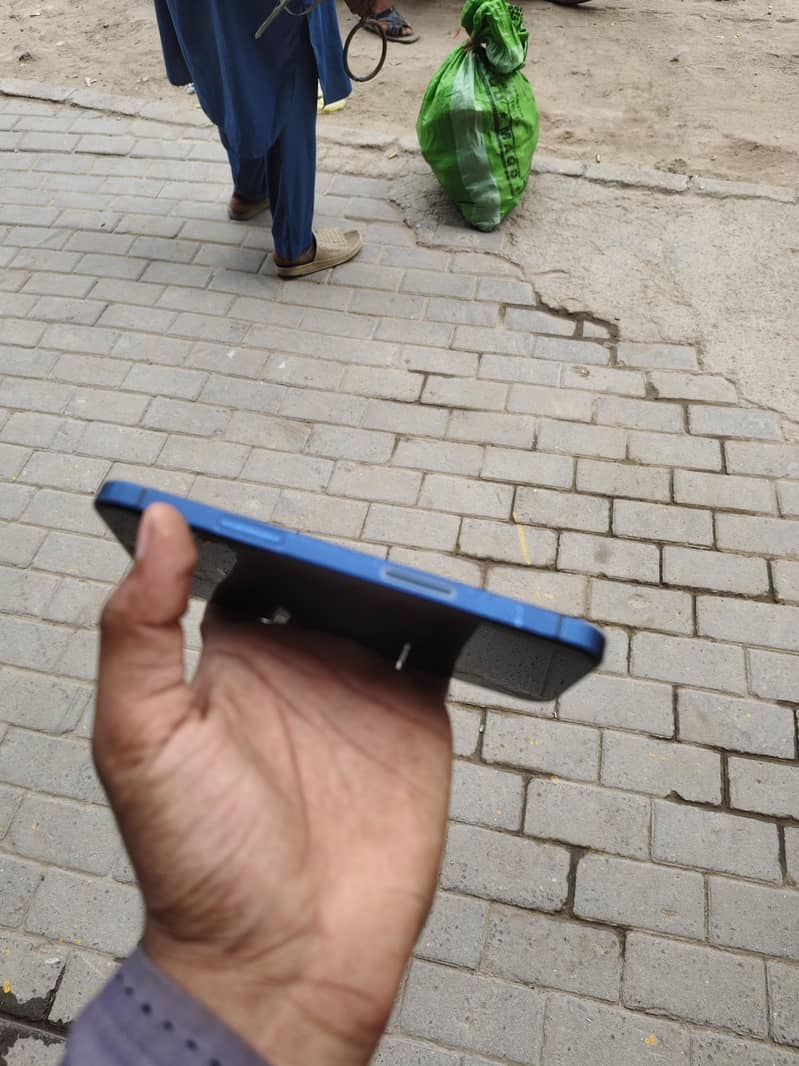 Apple iPhone 12 3