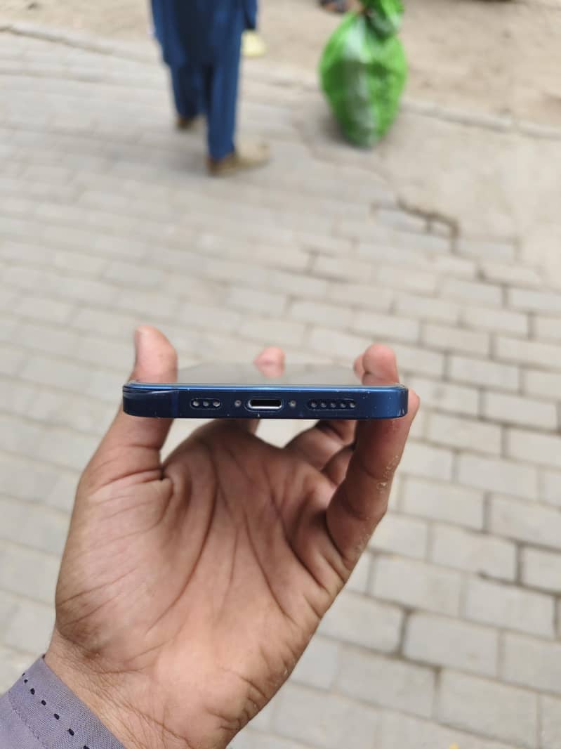 Apple iPhone 12 4