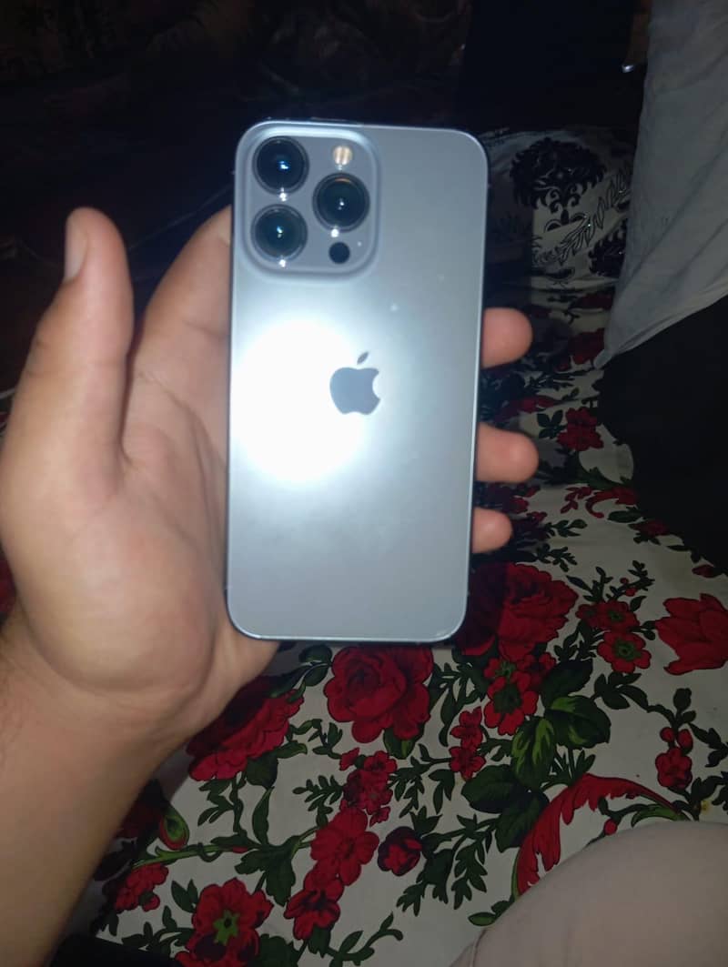 Apple iPhone 13 Pro 2