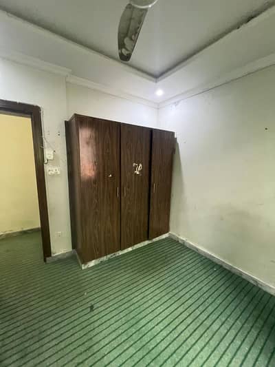 4 marla 2nd floor for rent