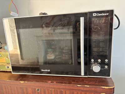 working Mircrowave for Sale, clean and ready to use.