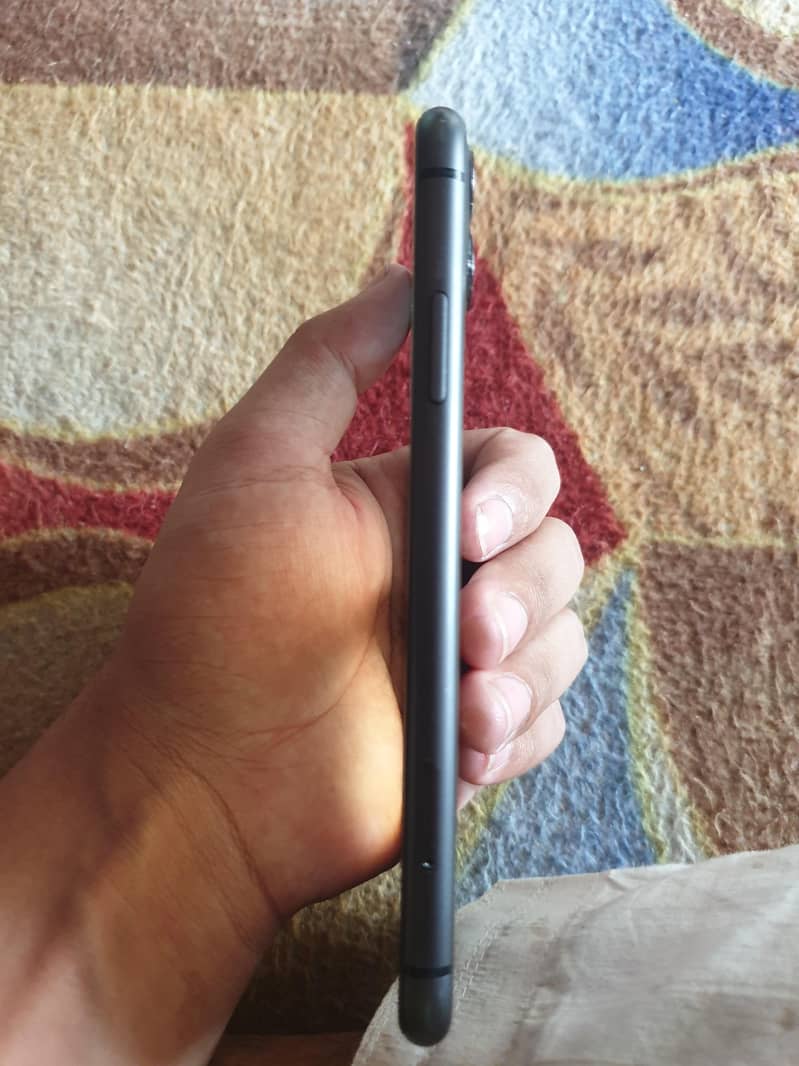 Apple iPhone 11 3