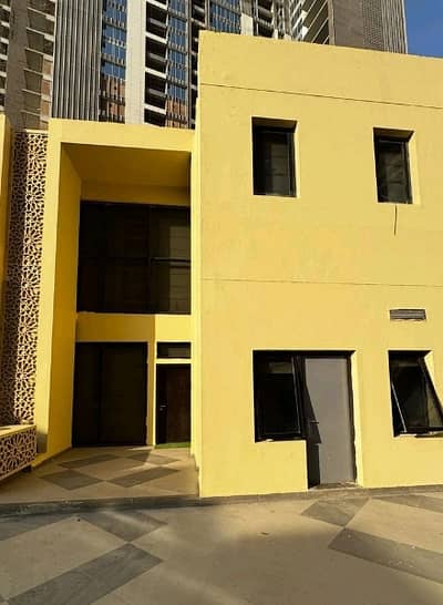 Prime Location Emaar Coral Towers House Sized 3200 Square Feet