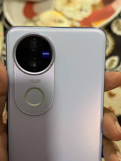 Vivo V50