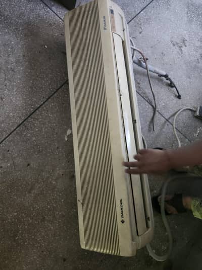 DAIKIN 2 TON AC