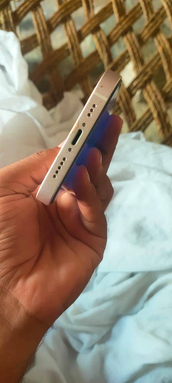 Apple iPhone 13 2