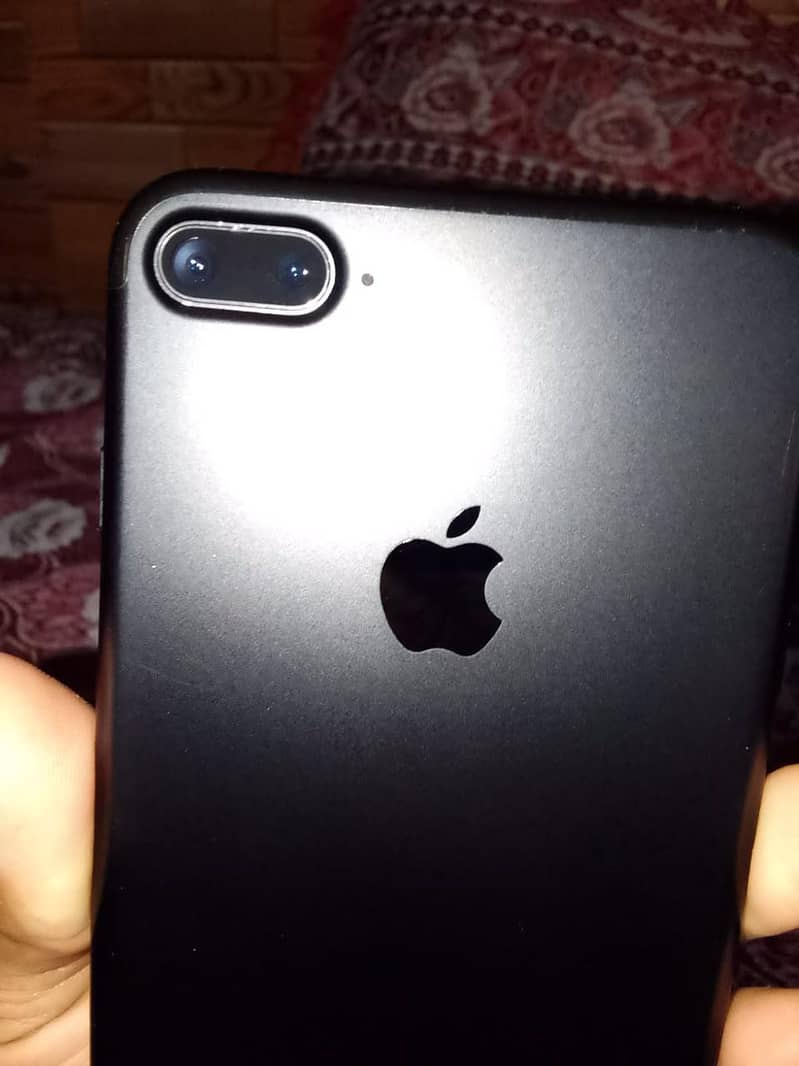 Apple iPhone 7 Plus 0