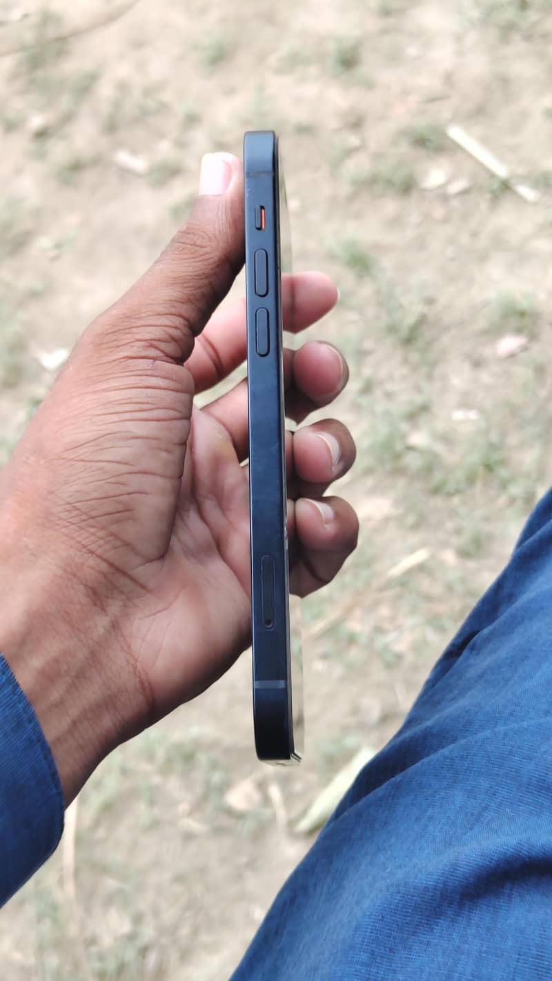 Apple iPhone 12 3