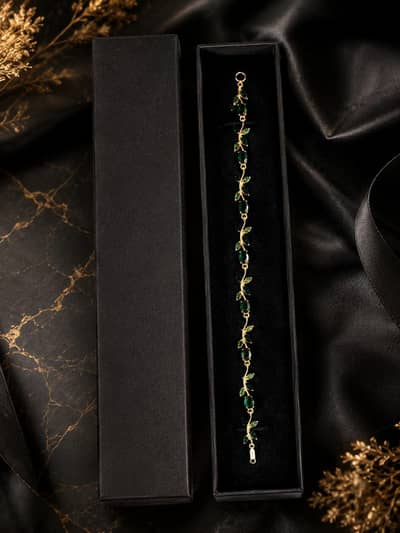 Elegant Emerald Vine Bracelet – Gold-Tone Leaf Design