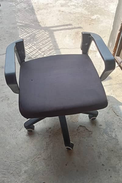 use office chair and condition 10 by 10 urgent sale bus take nahi ha