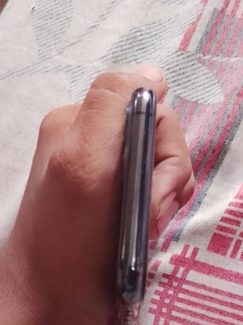 Apple iPhone 11 Pro 2