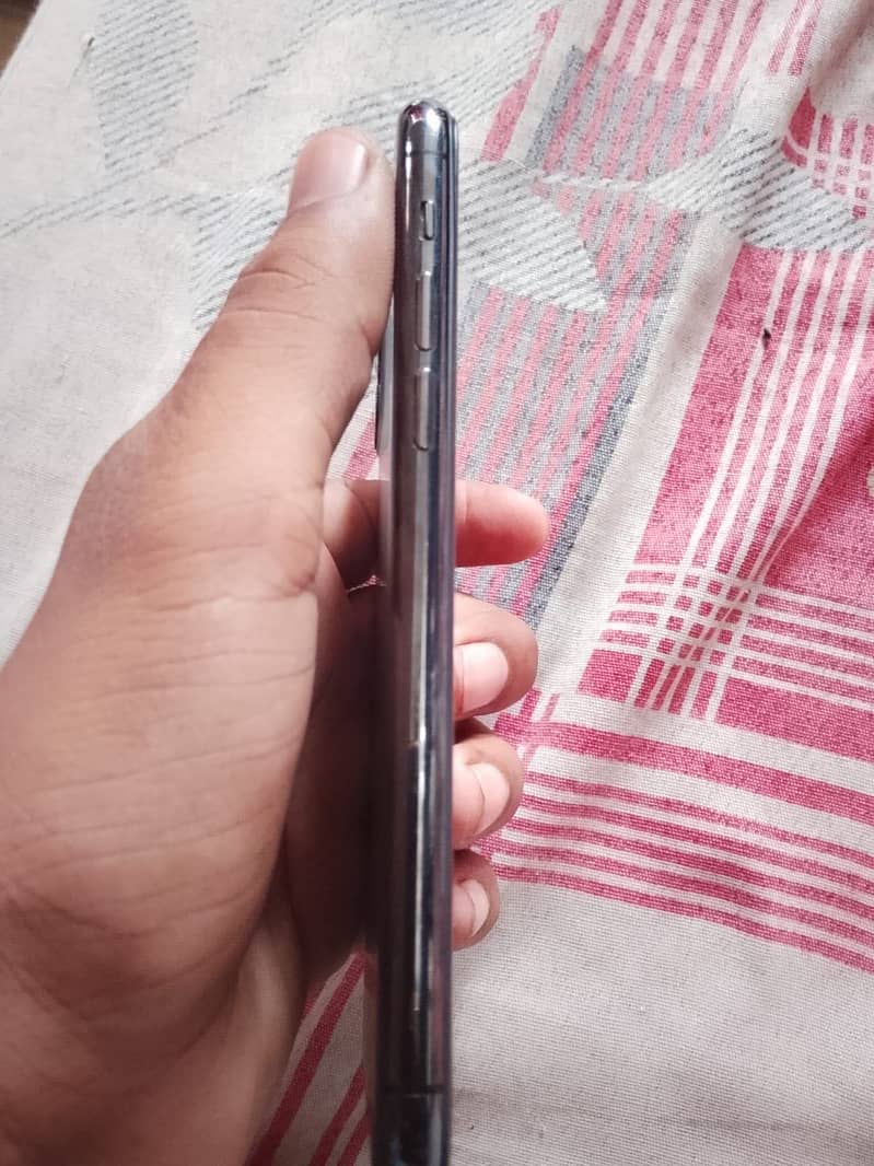 Apple iPhone 11 Pro 4