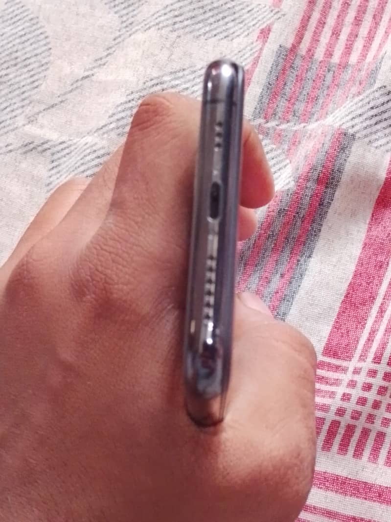 Apple iPhone 11 Pro 6