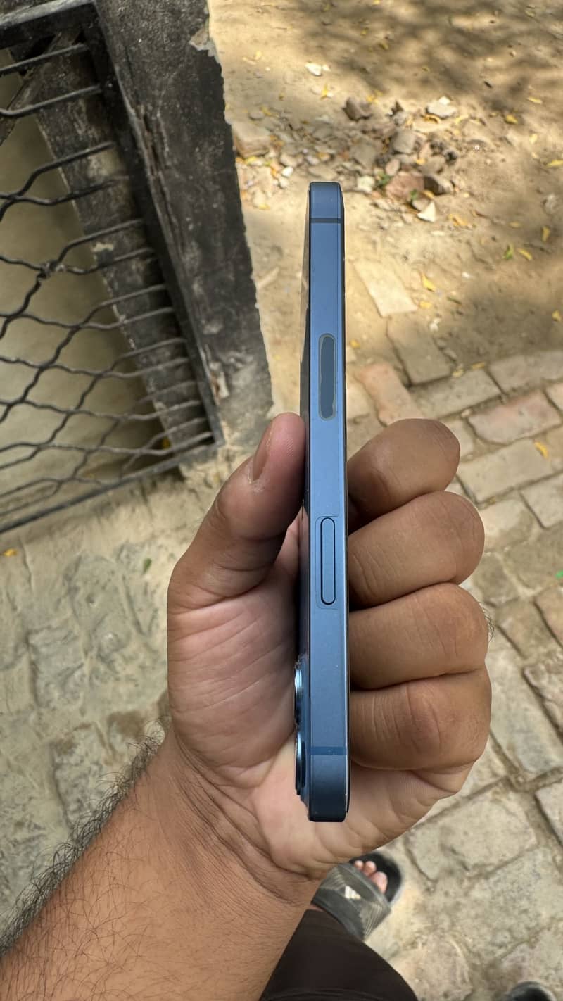 Apple iPhone 13 1