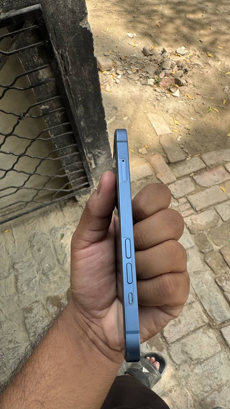 Apple iPhone 13 2
