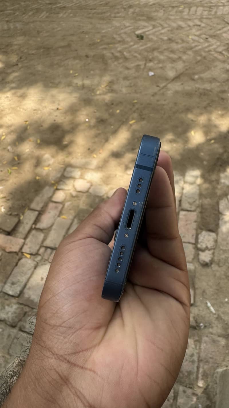 Apple iPhone 13 4