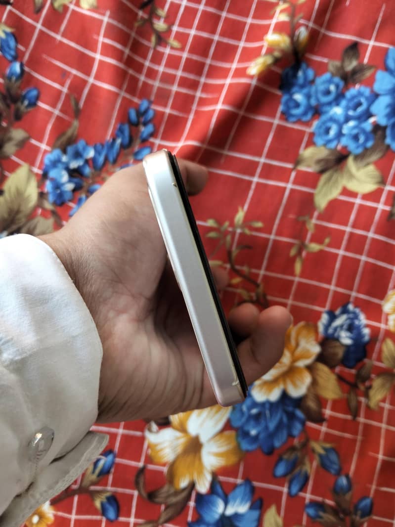 OPPO A6 4