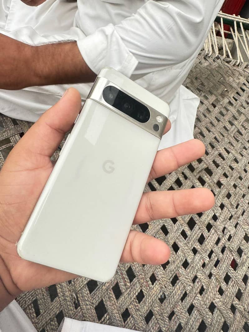 Google Pixel 8 Pro 2