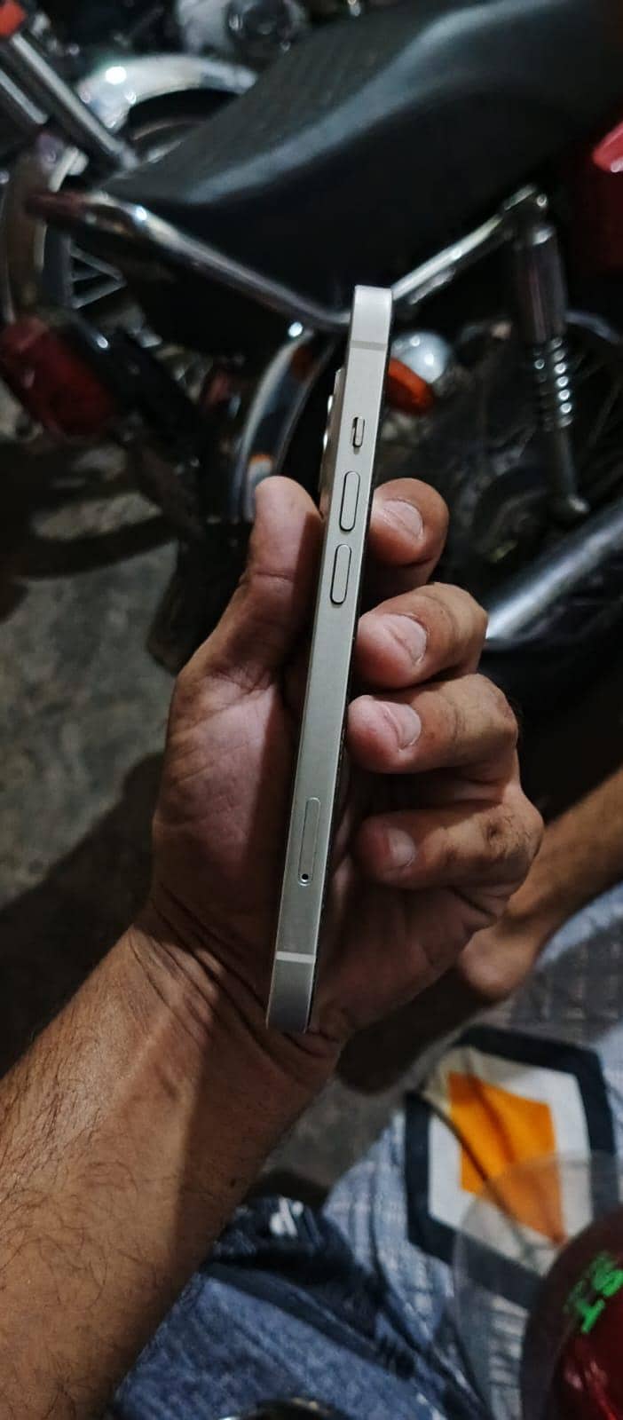 Apple iPhone 13 2