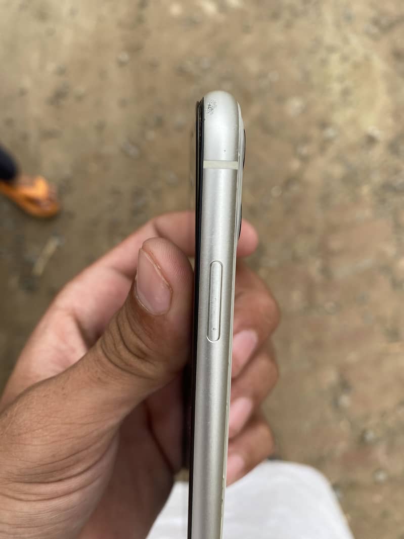 Apple iPhone 11 0