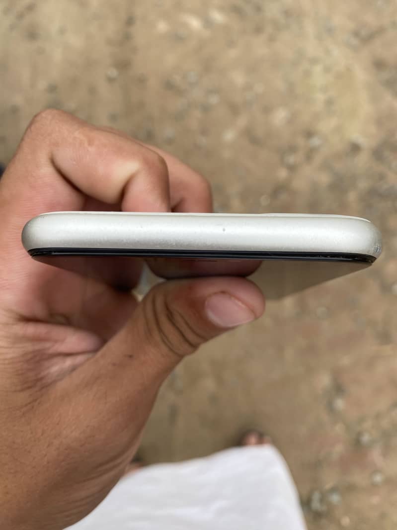 Apple iPhone 11 2