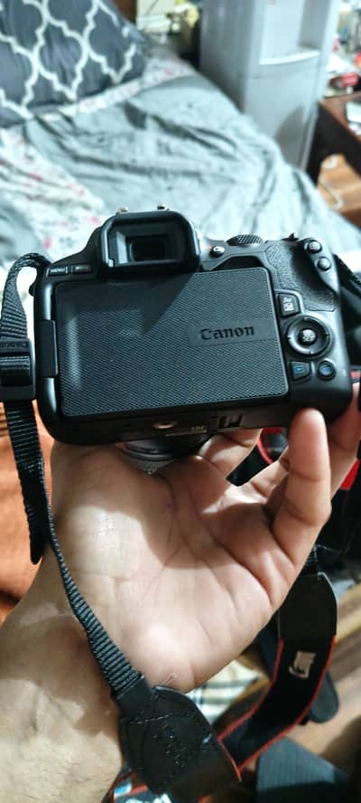 CANON EOS250D WITH EXTRA LENS AND FULL PHOTOGRAPHY KIT. UP FOR SALE WI