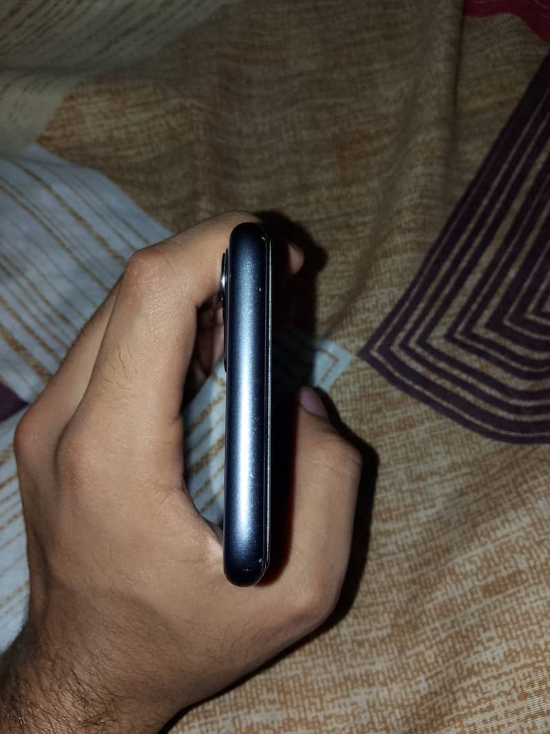 Apple iPhone 11 3