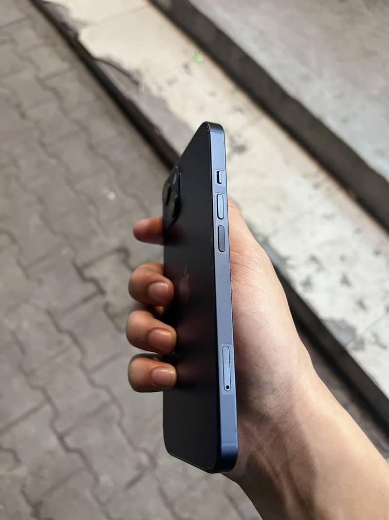 Apple iPhone 13 2