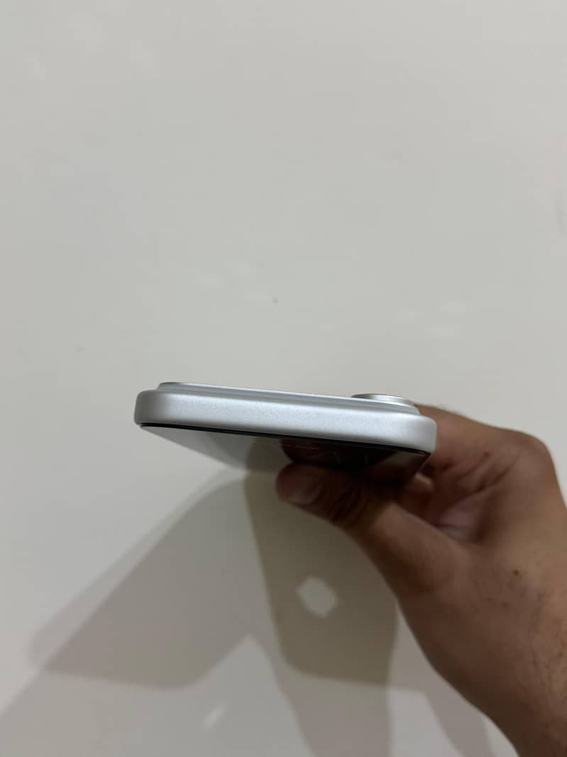 Apple iPhone 17 Pro Max 12