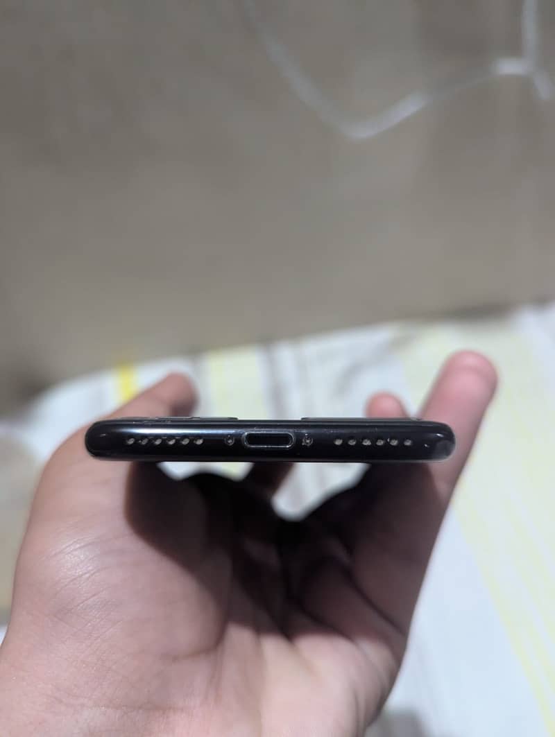 Apple iPhone 7 3