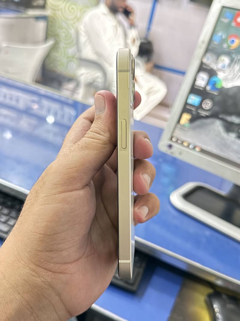 Apple iPhone 13 1