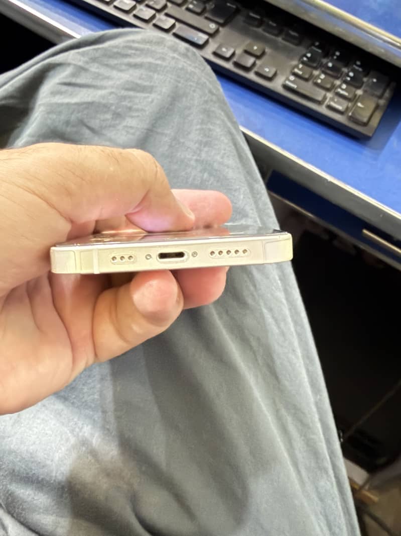 Apple iPhone 13 3