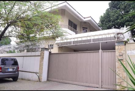 600Sq. Yd 9 Beds House Available For Rent