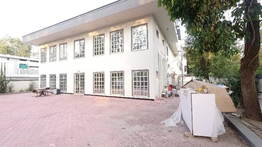 888 Square Yard House Available For Rent In F-7 With 11 Bed 12 Baths