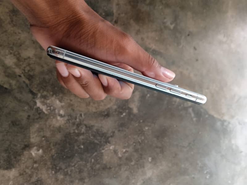 Apple iPhone X 3