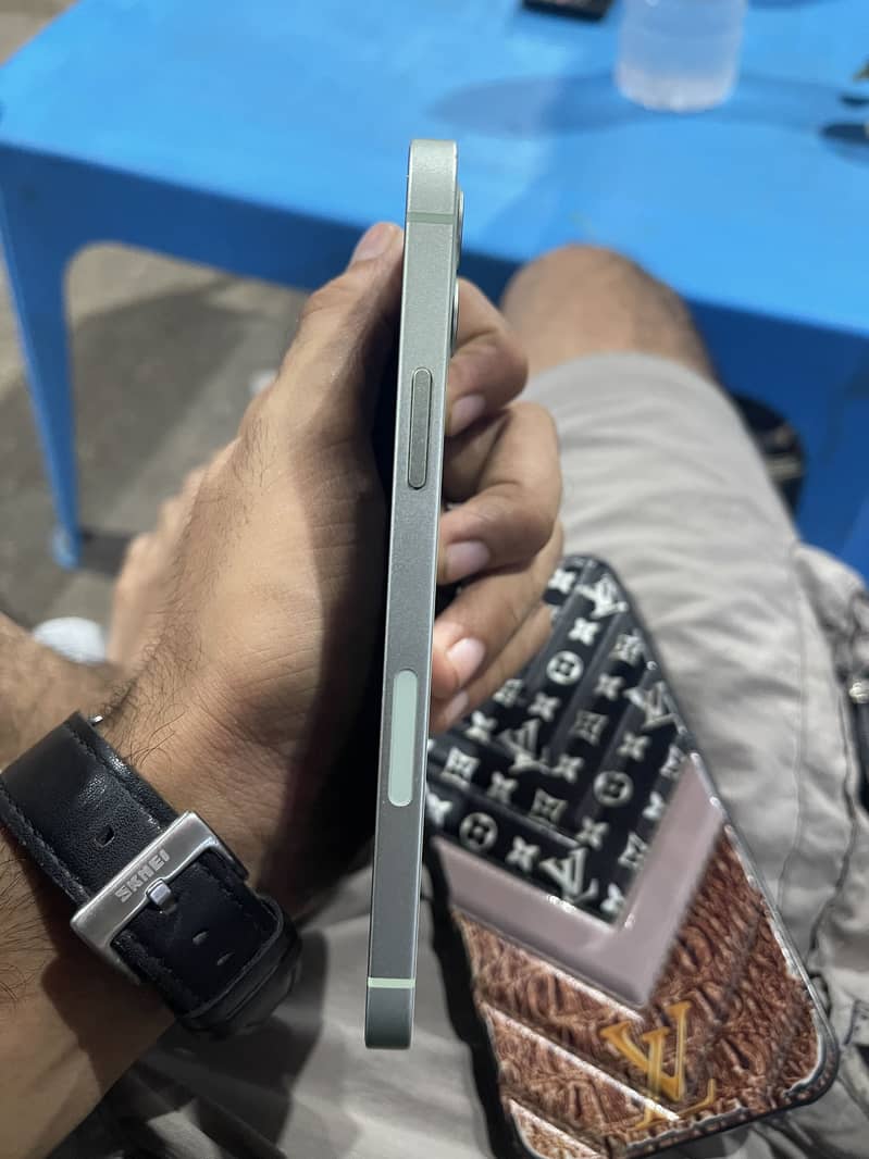 Apple iPhone 12 7