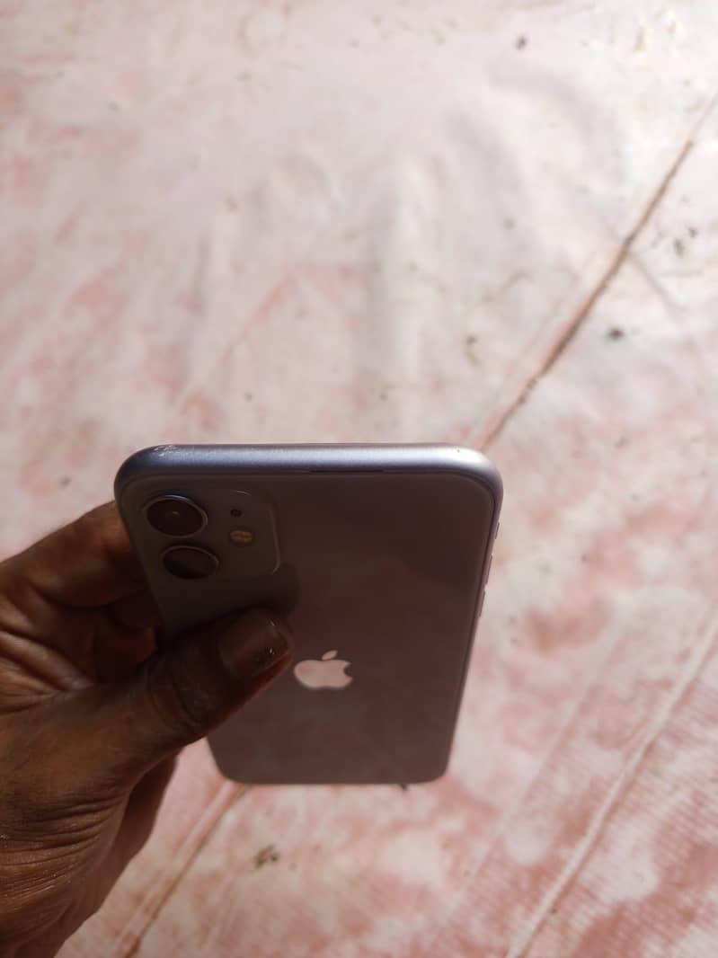 Apple iPhone 11 4