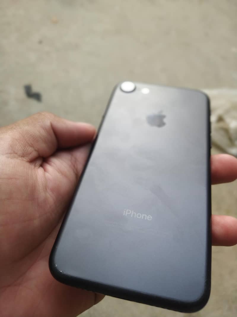 Apple iPhone 7 3