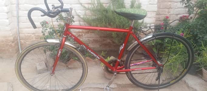 full size Taiwan imported sports cycle for sale in good condition.